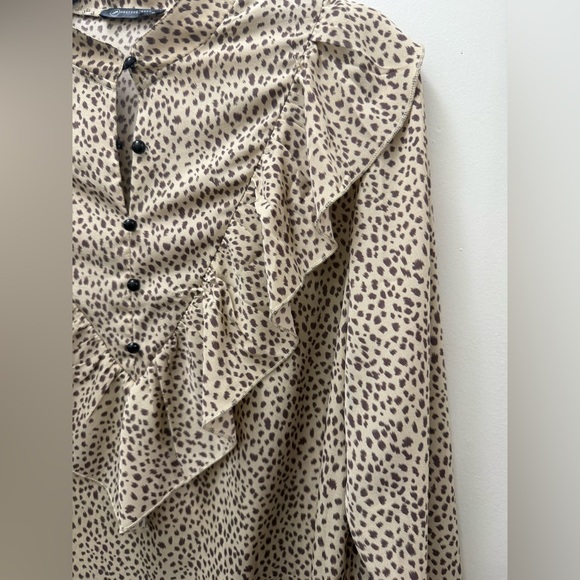 Leopard Print Ruffle Blouse - Picture 3 of 3